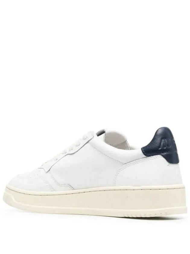 'Medalist Low' White Sneakers With Navy Blue Heel Tab In Leather Man