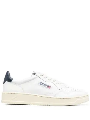 'Medalist Low' White Sneakers With Navy Blue Heel Tab In Leather Man