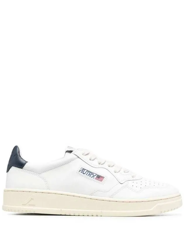 'Medalist Low' White Sneakers With Navy Blue Heel Tab In Leather Man
